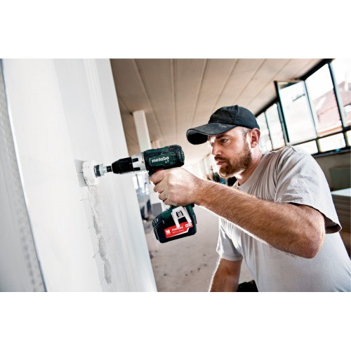 Akumulátorová vŕtačka so skrutkovačom METABO BS 18 LT ( 2x4,0 Ah batéria a nabíjačka)