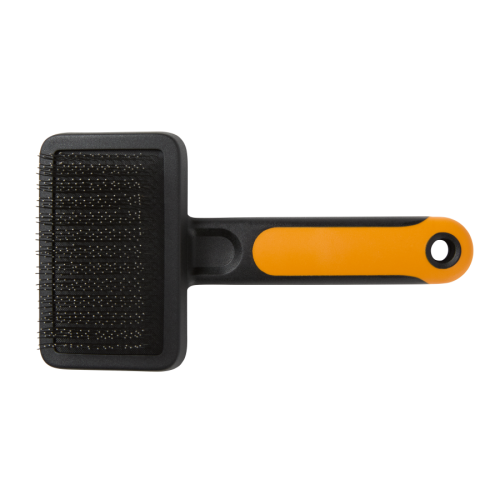 Kefa s kovovými hrotmi Fiskars Pet Care