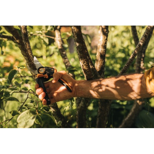 Dvojčepeľové záhradné nožnice FISKARS X-Series P961 (L)
