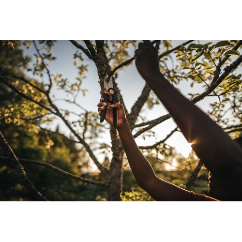 Dvojčepeľové záhradné nožnice FISKARS X-Series P961 (L)