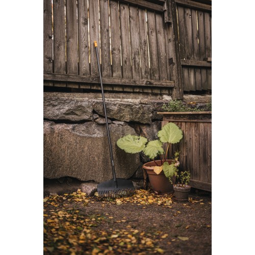 Hrable na lístie FISKARS Solid (M)
