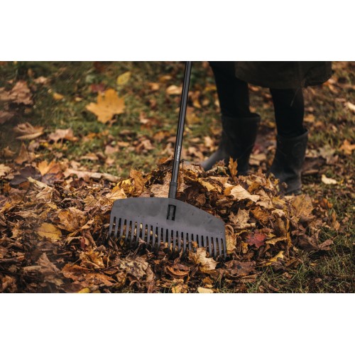 Hrable na lístie Fiskars Solid M, čepeľ