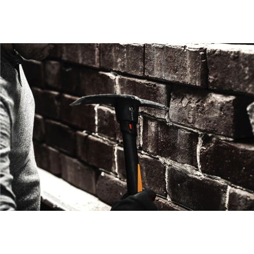 Krompáč FISKARS IsoCore S, 0,68 kg / 36 cm