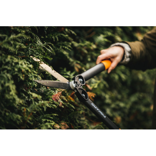 Nožnice na živý plot so zubovým prevodom FISKARS PowerGear HS72