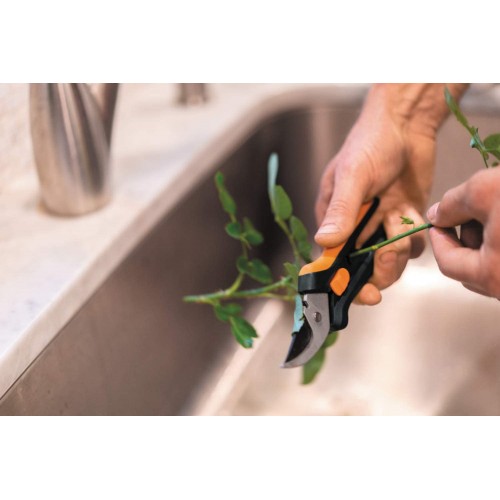 Prestrihávacie nožnice na kvetiny FISKARS Solid SP140