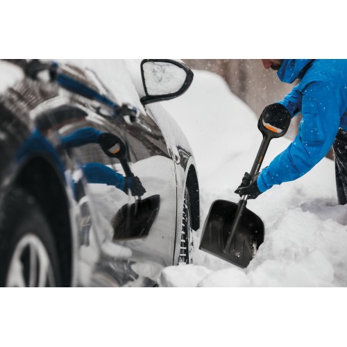 Teleskopická lopata na sneh do auta FISKARS X-Series
