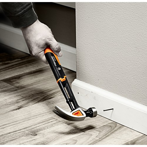 Tesárske kladivo M 16oz/13,5" FISKARS HARDWARE, zahnuté čeľuste