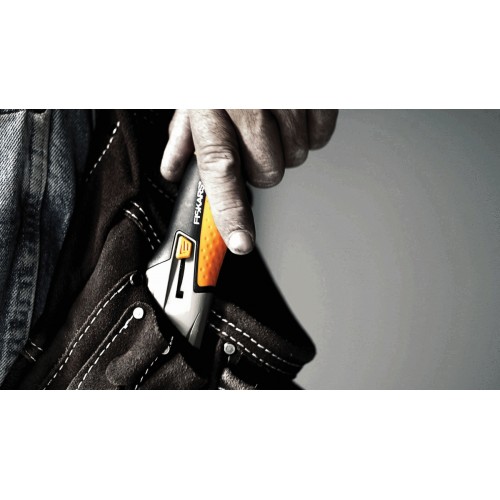 Univerzálny nôž FISKARS CarbonMax s pevnou čepeľou