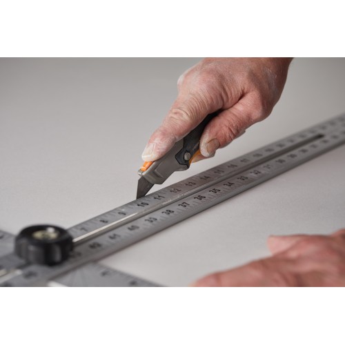 Univerzálny nôž FISKARS CarbonMax s pevnou čepeľou
