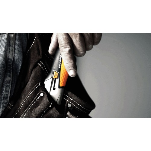 Univerzálny nôž FISKARS CarbonMax pre maliarov
