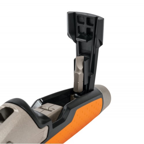 Univerzálny nôž FISKARS CarbonMax pre maliarov