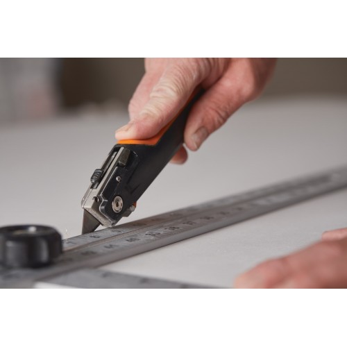 Univerzálny nôž FISKARS CarbonMax pre sádrokartonárov
