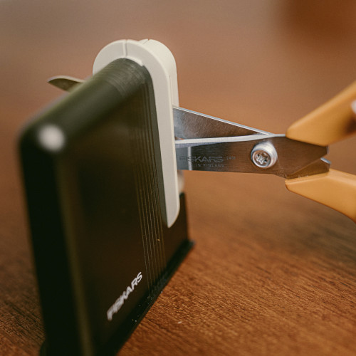 Univerzálne nožnice pre pravákov FISKARS Classic, 21 cm