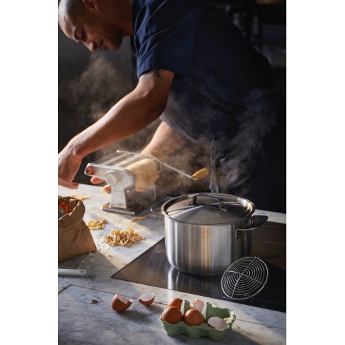 Hrniec s pokrievkou FISKARS All Steel, 5l / 22cm