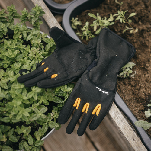 Pracovné rukavice pre starostlivosť o kríky FISKARS, veľ.8