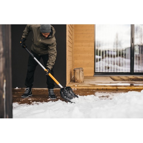 Teleskopický odhŕňač na sneh FISKARS X-Series