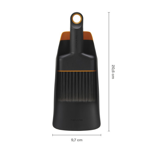 2v1 sada s lopatkou a metličkou na zeminu FISKARS