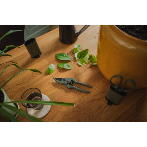 Záhradné nožnice s puzdrom FISKARS Plant Care, 18 cm