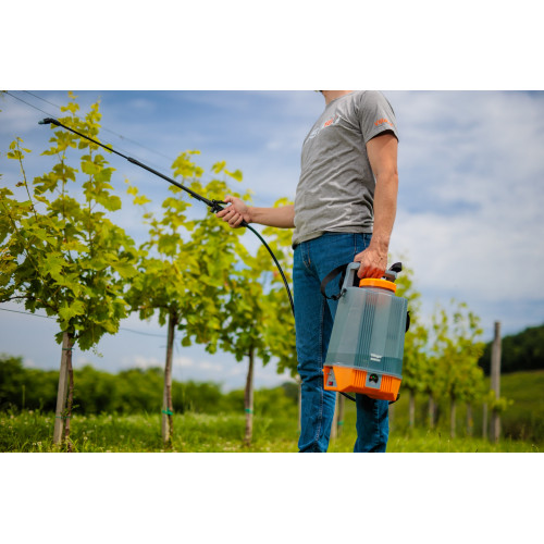 Akumulátorový postrekovač VILLAGER BS 8