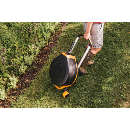 Automatický bubon s kolieskami FISKARS XL, 13 mm (1/2"), dosah 27 m
