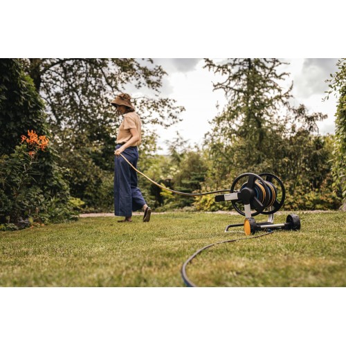 Manuálny bubon s kolieskami a hadicou FISKARS XL (všetko v jednom)