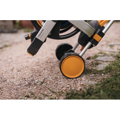 Manuálny bubon s kolieskami a hadicou FISKARS XL (všetko v jednom)