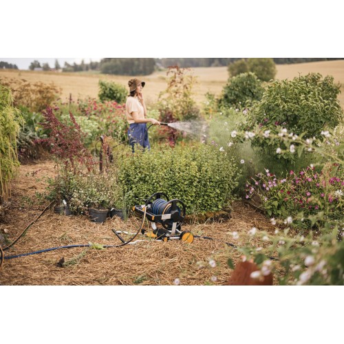 Manuálny bubon s kolieskami a hadicou FISKARS XL (všetko v jednom)