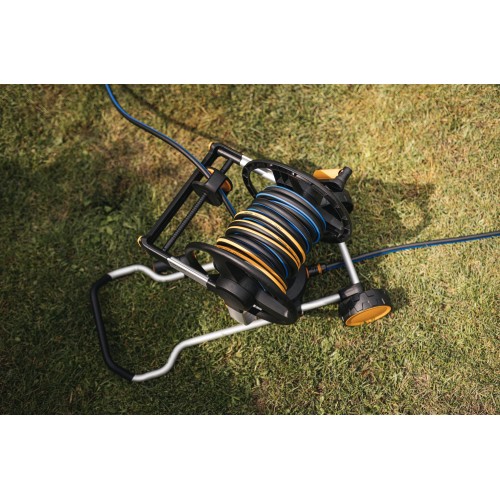 Manuálny bubon s kolieskami a hadicou FISKARS XL (všetko v jednom)