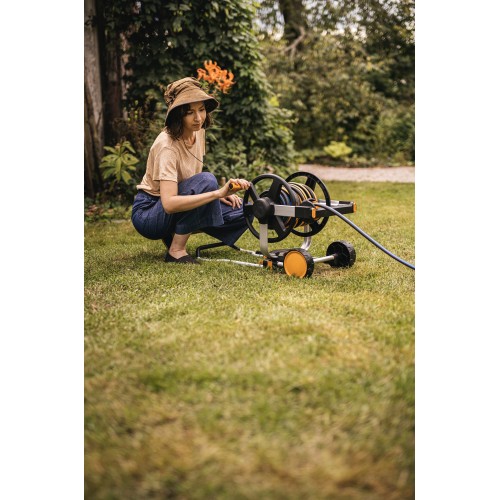 Manuálny bubon s kolieskami a hadicou FISKARS XL (všetko v jednom)