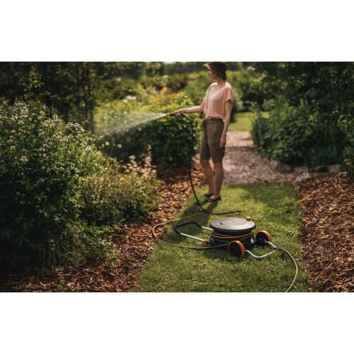 Vozík s bubnom a hadicou FISKARS M, 13 mm (1/2"), dosah 21,5 m