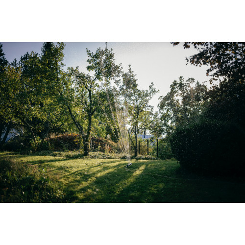 Oscilujúci zavlažovač FISKARS X-Series M