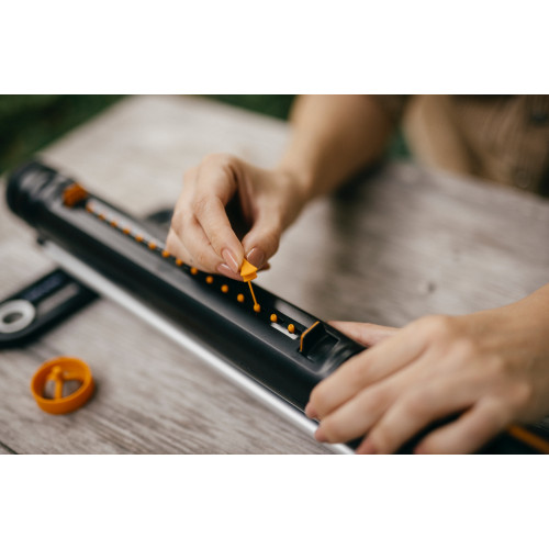 Oscilujúci zavlažovač FISKARS X-Series M