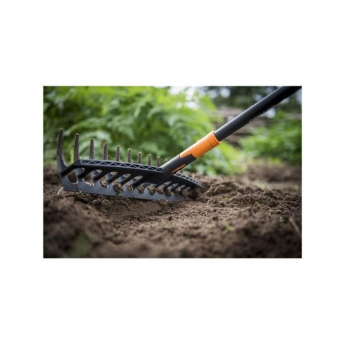 Univerzálne hrable FISKARS Solid