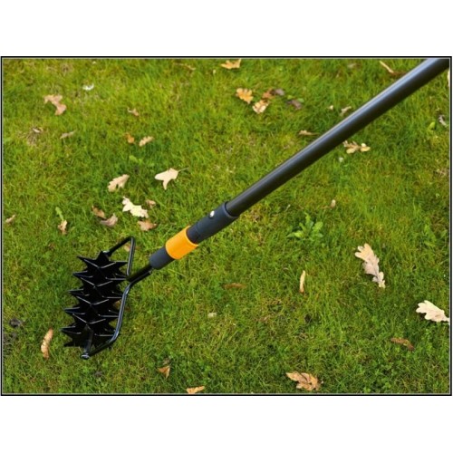 Prevzdušňovač trávnika FISKARS QuikFit