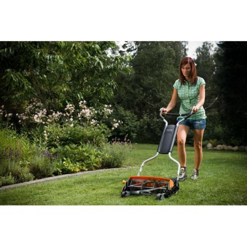 Vretenová kosačka na trávu FISKARS StaySharp Max